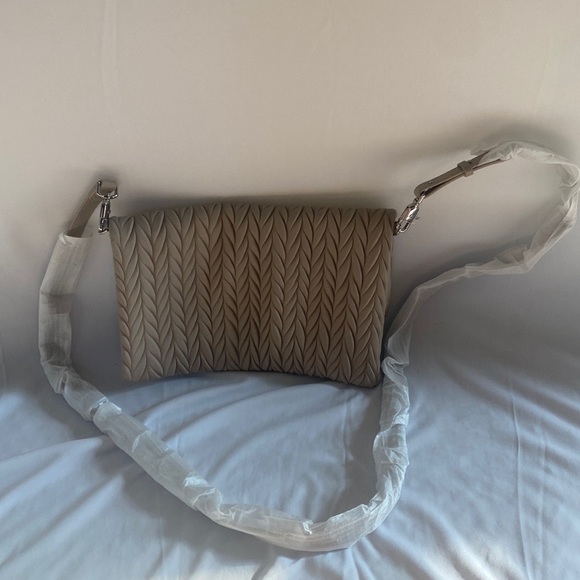 Stella & Dot Waverly crossbody hand bag. - Picture 2 of 6